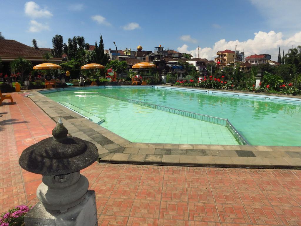 Hotel Selecta Batu  Rum bild